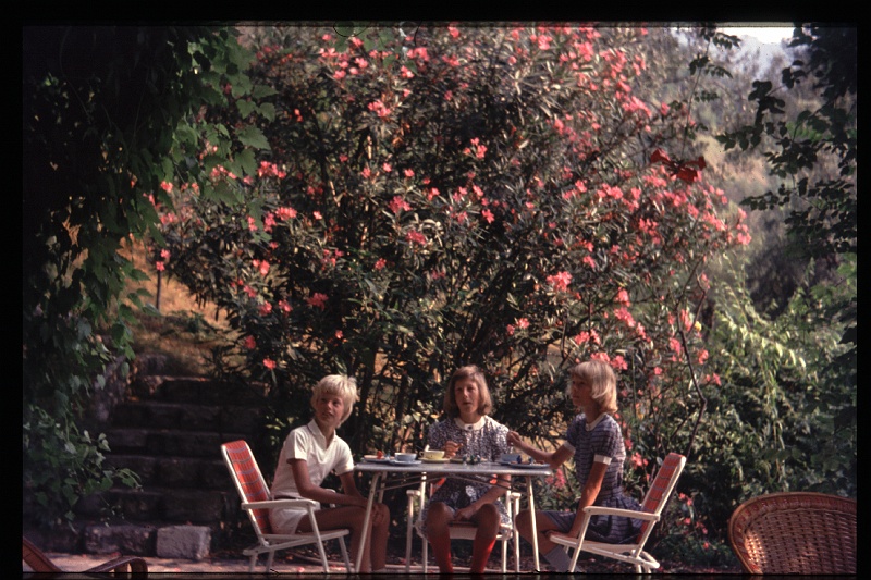 18.Gargnano jul 1975 Brigitte,Marion,Peter.JPG